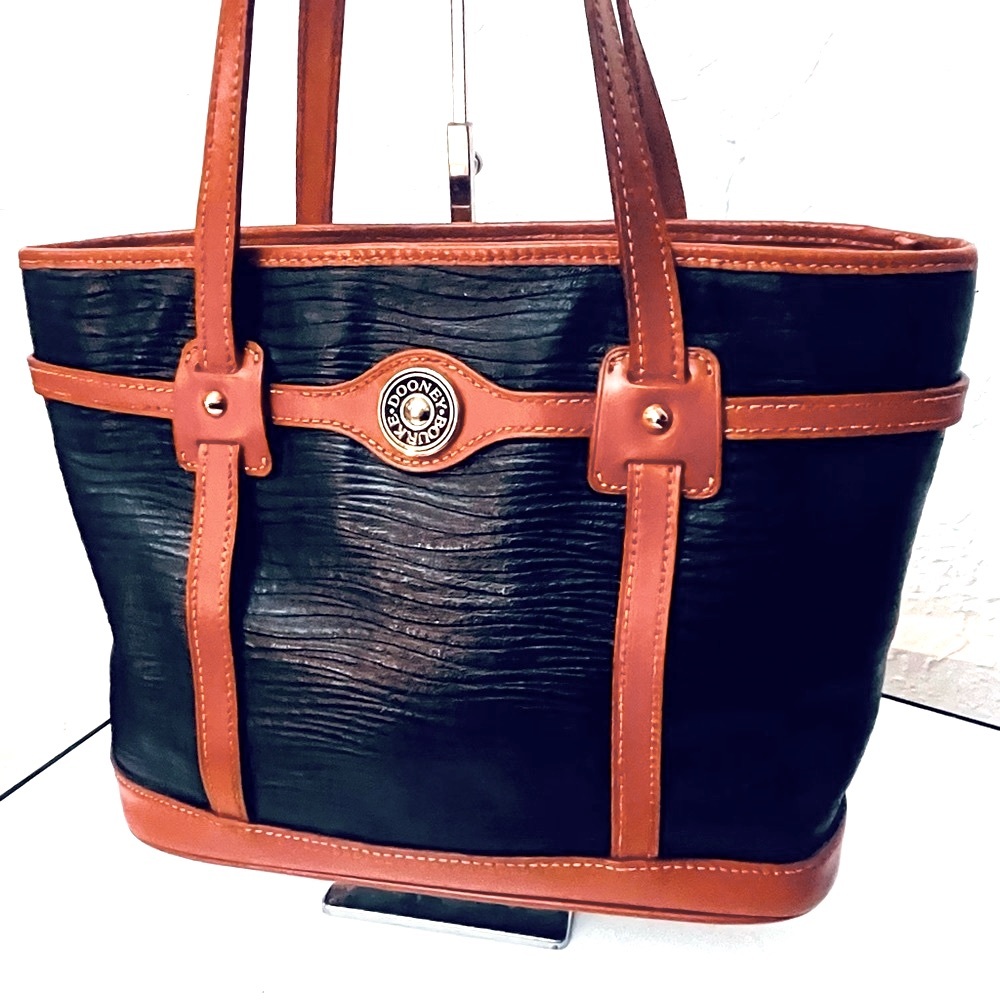 VINTAGE Y2K DOONEY & BOURKE BLACK LEATHER LARGE SHOULDER TOTE WITH TAN TRIM